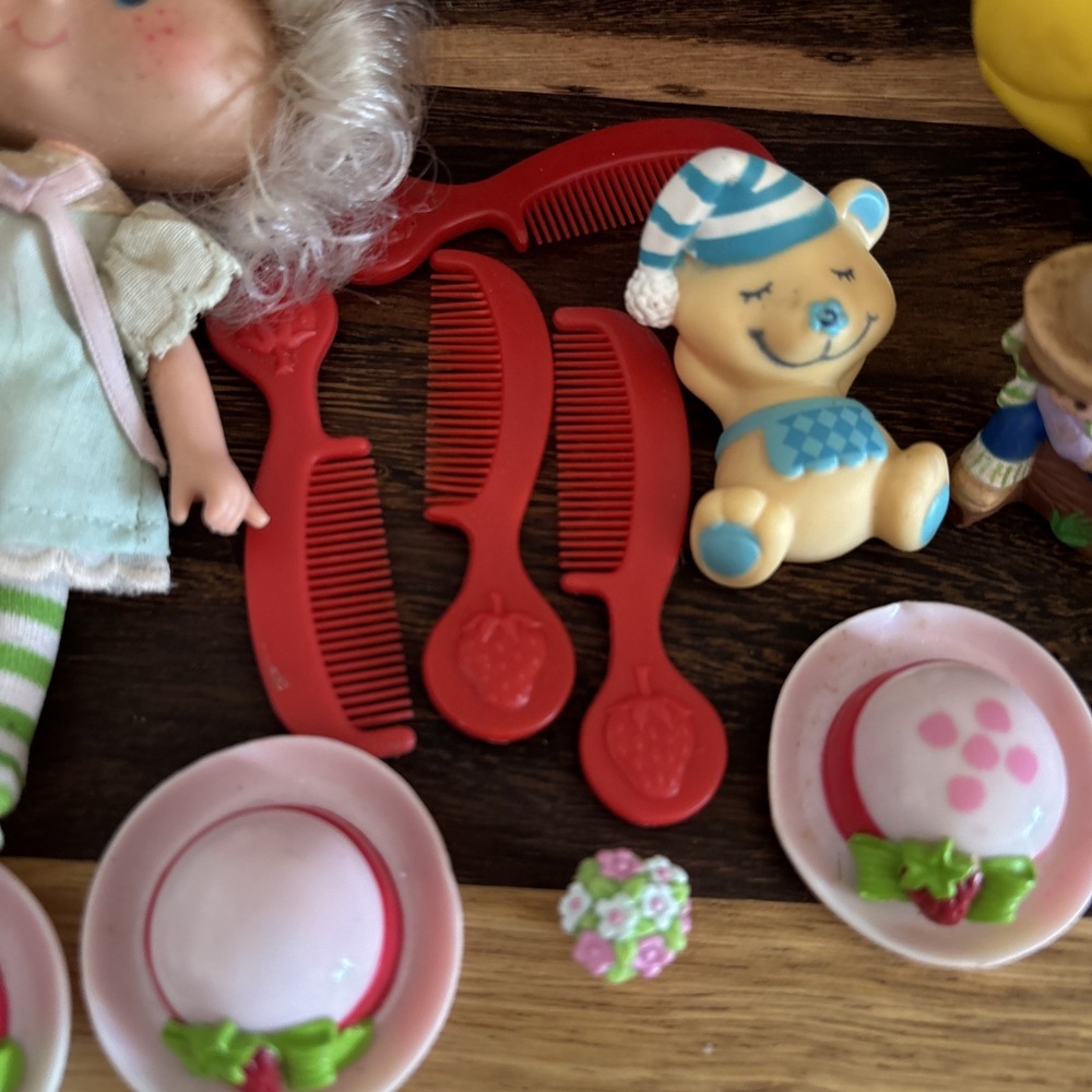 Vintage 1980's Strawberry Shortcake Dolls‎ & Accessories Lot Caterpillar Figures - Picture 5 of 7